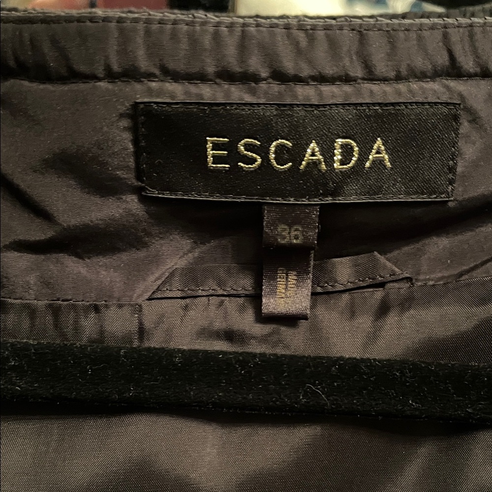 Escada Black Multi-Tier Ruffle Cape - Picture 2 of 3